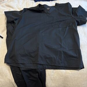 Eon men’s scrub set, top and pants, black, size xl , good condition